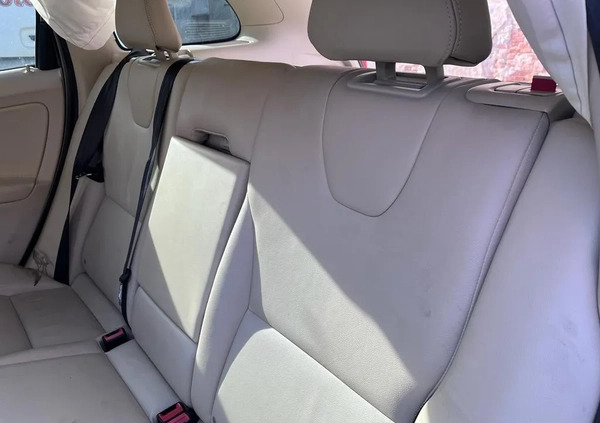 Volvo XC 60 cena 34000 przebieg: 135099, rok produkcji 2015 z Nowy Staw małe 154